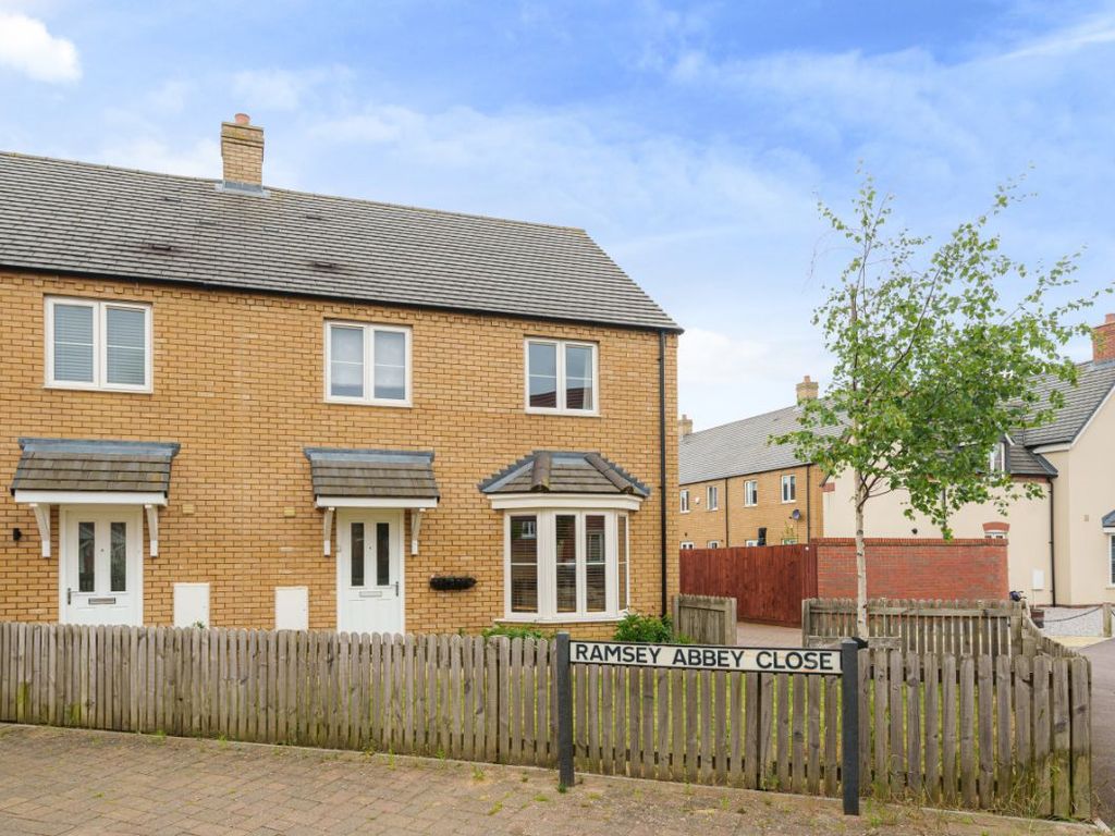 3 bed semidetached house for sale in Ramsey Abbey Close, Cranfield