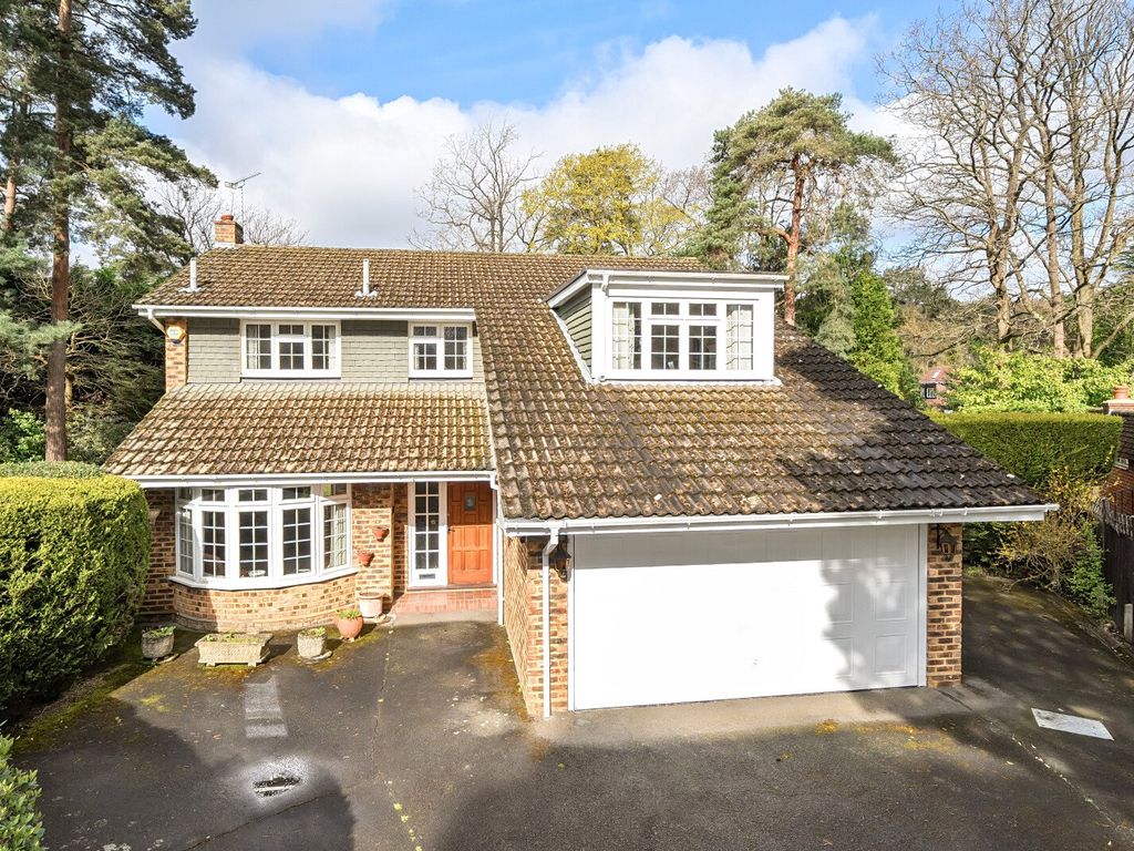 4 bed detached house for sale in Crossacres, Pyrford Woods, Pyrford