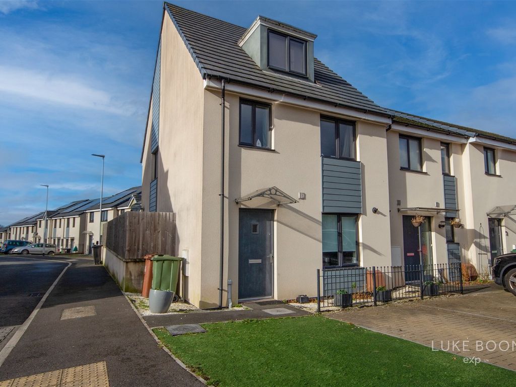 3 bed end terrace house for sale in Pennycross Close, Plymouth PL2, £