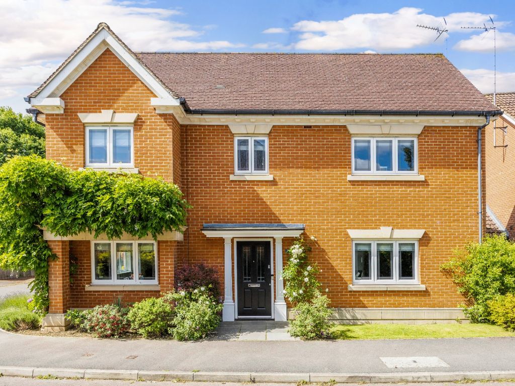4 bed detached house for sale in Juniper Close, Oxted RH8 Zoopla