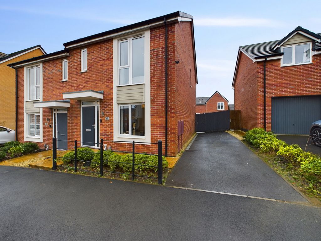 3 bed semidetached house for sale in Tupton Road, Clay Cross S45, £