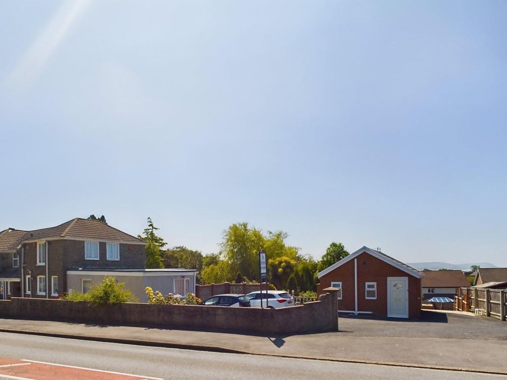 6 bed semidetached house for sale in Gwscwm Road, Burry Port SA16, £