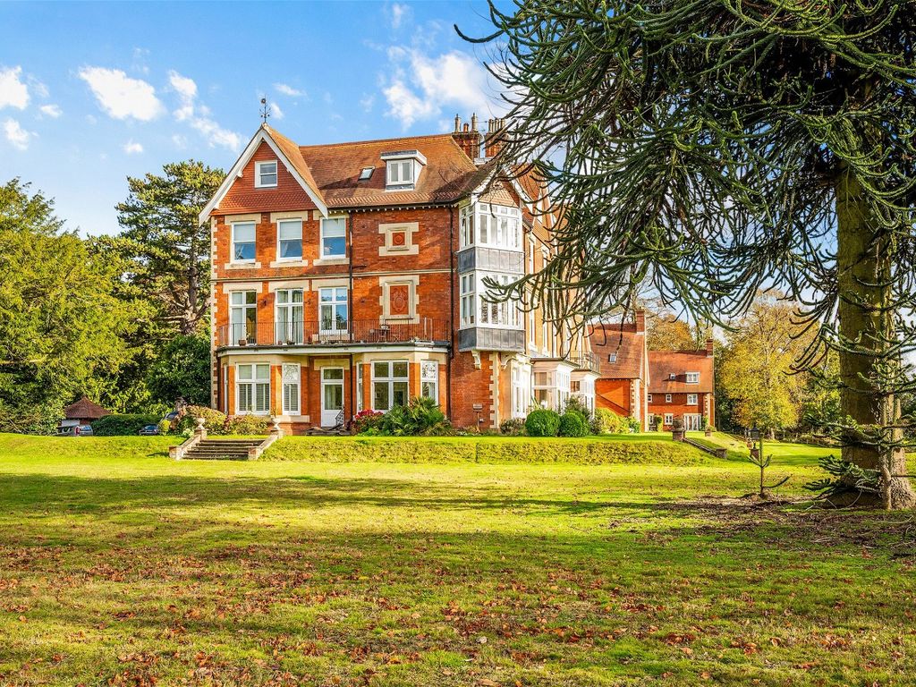 2 bed flat for sale in Holmesdale Park, Coopers Hill Road, Nutfield