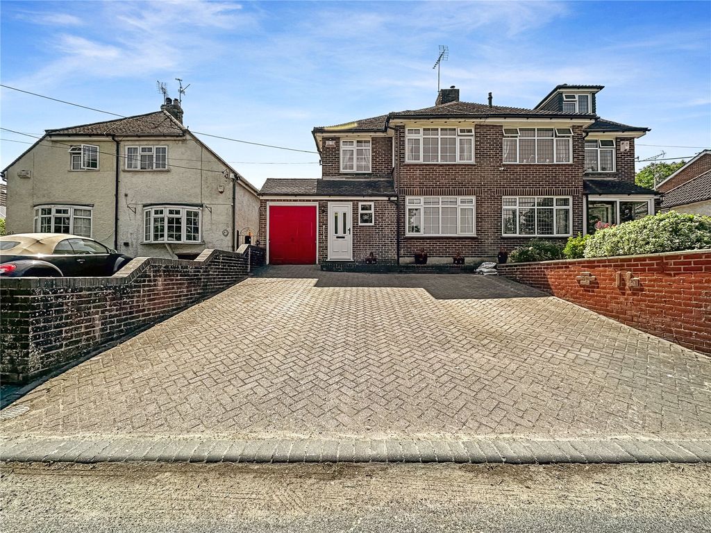 4 bed semidetached house for sale in Station Road, Cuxton, Rochester