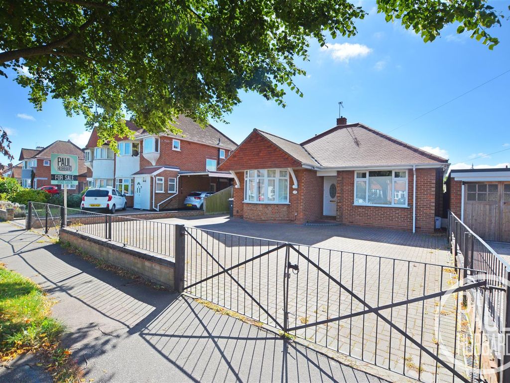 4 bed detached bungalow for sale in Gunton Drive, Gunton NR32, £325,000 Zoopla