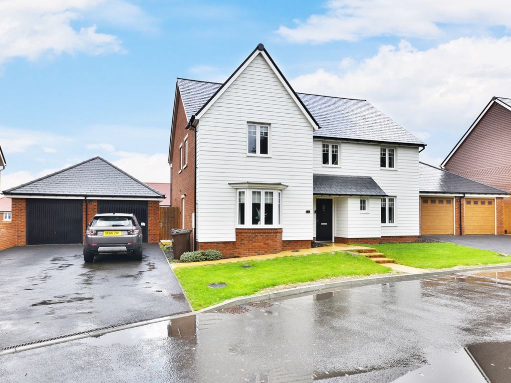 5 bed detached house for sale in Cascades Way, Bexhill On Sea TN39 Zoopla