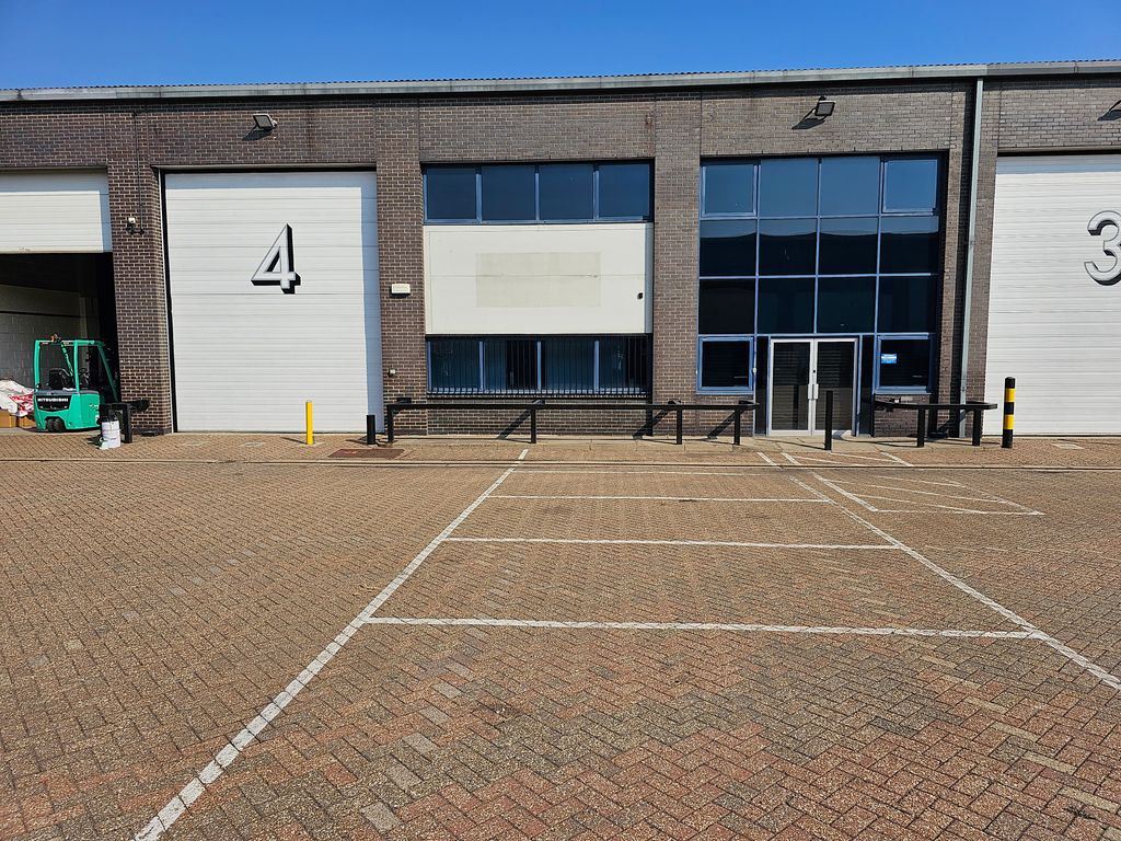 Warehouse to let in Weston Avenue, West Thurrock RM20, Non quoting Zoopla