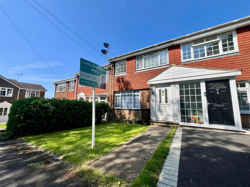 3 bed terraced house for sale in Mierscourt Road, Rainham ME8, £290,000