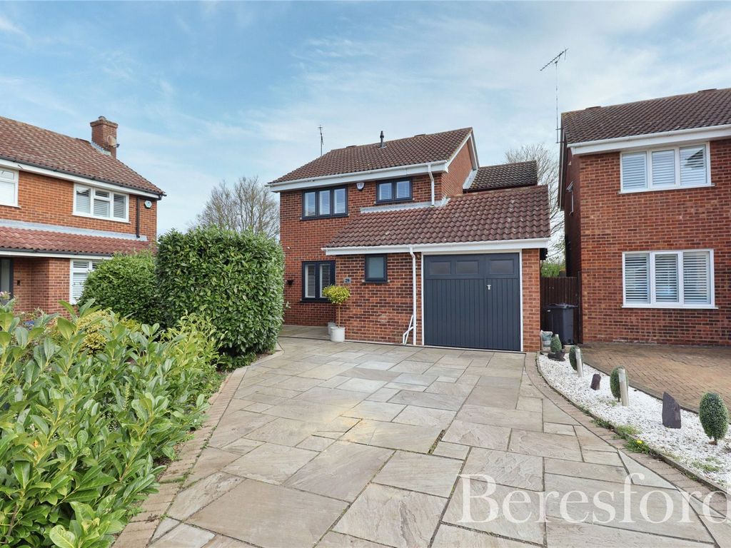4 bed detached house for sale in Martingale Drive, Chelmsford CM1, £