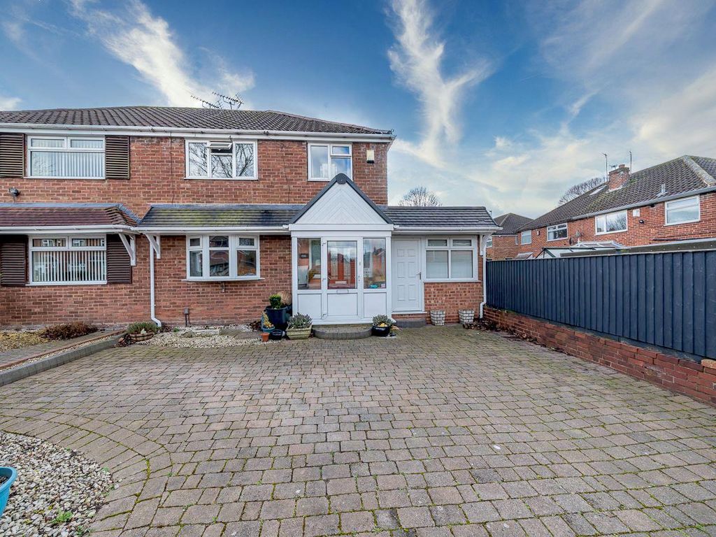 3 bed semidetached house for sale in Almond Avenue, Yew Tree Estate