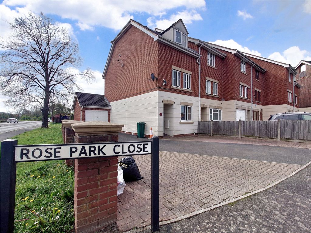 4 bed end terrace house for sale in Rose Park Close, Hayes, Greater
