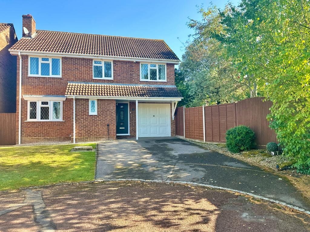 4 bed detached house for sale in Hailsham Close, Owlsmoor, Sandhurst
