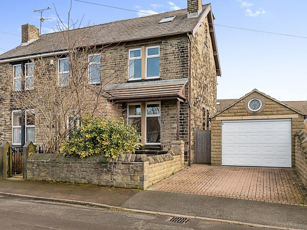 4 bed semidetached house for sale in Bankfield Avenue, Kirkheaton