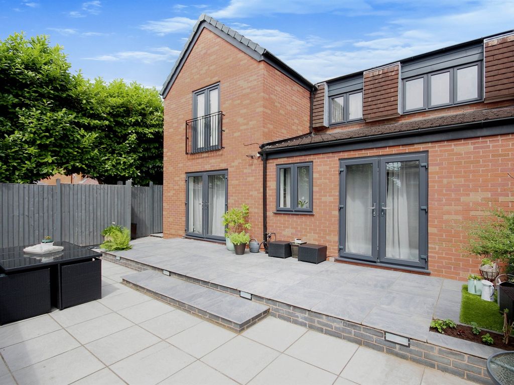 5 bed detached house for sale in Rawlinson Road, Leamington Spa CV32