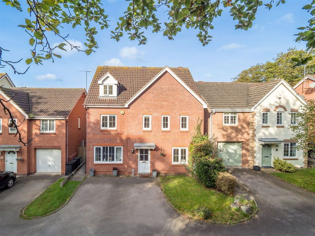 6 bed detached house for sale in Admington Drive, Hatton Park, Warwick CV35, £675,000 Zoopla