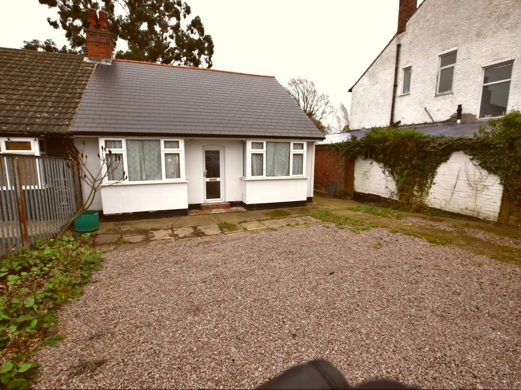 2 bed bungalow to rent in Loughborough Road, Birstall, Leicester LE4