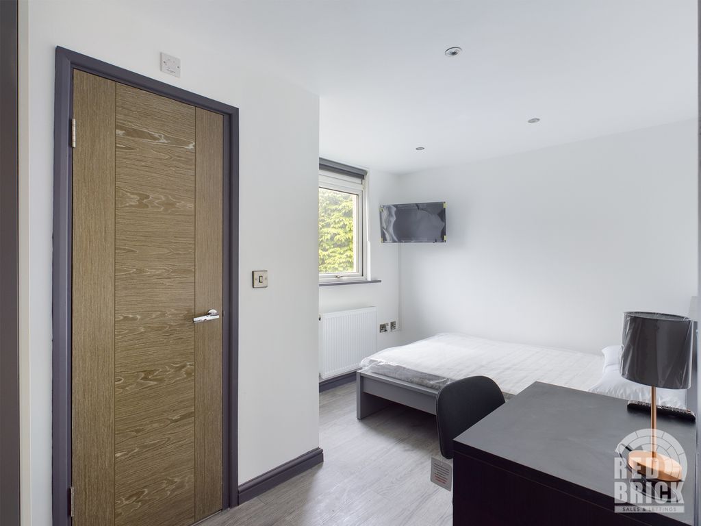 Room to rent in Benedict Square Room 4, Coventry CV2 Zoopla