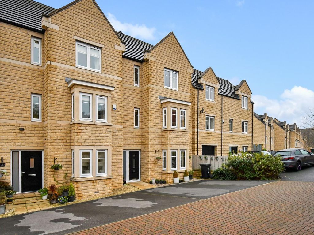 Eleanor Close, Bradford BD10  