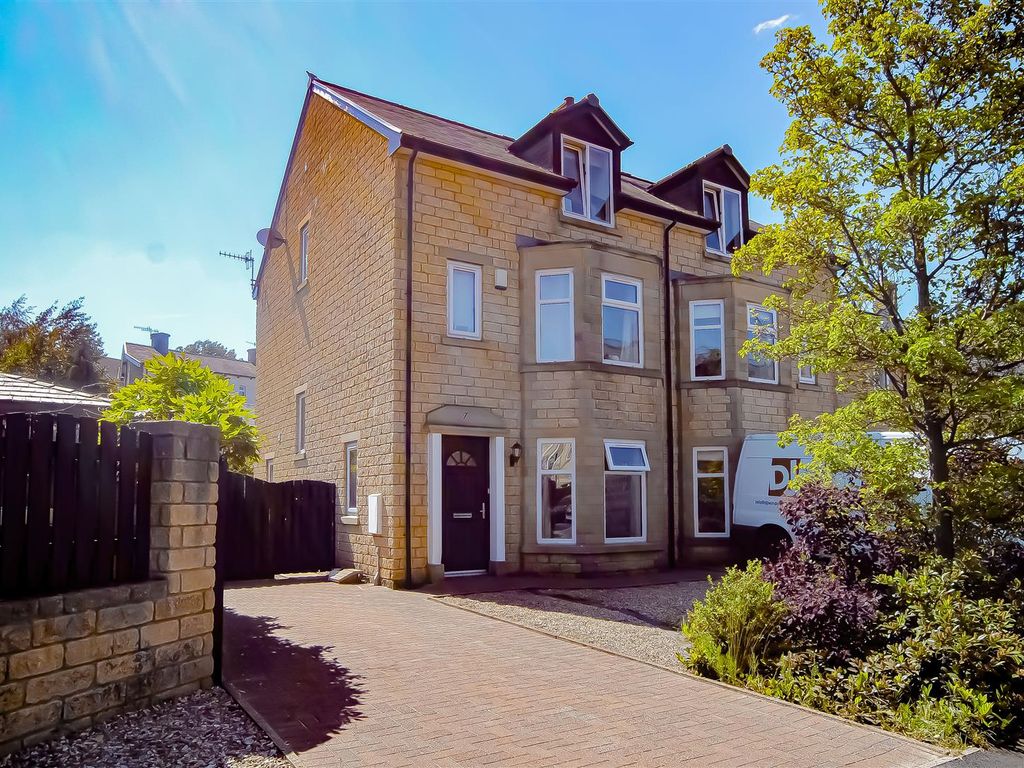 3 bed semidetached house for sale in Bendwood Close, Padiham, Burnley