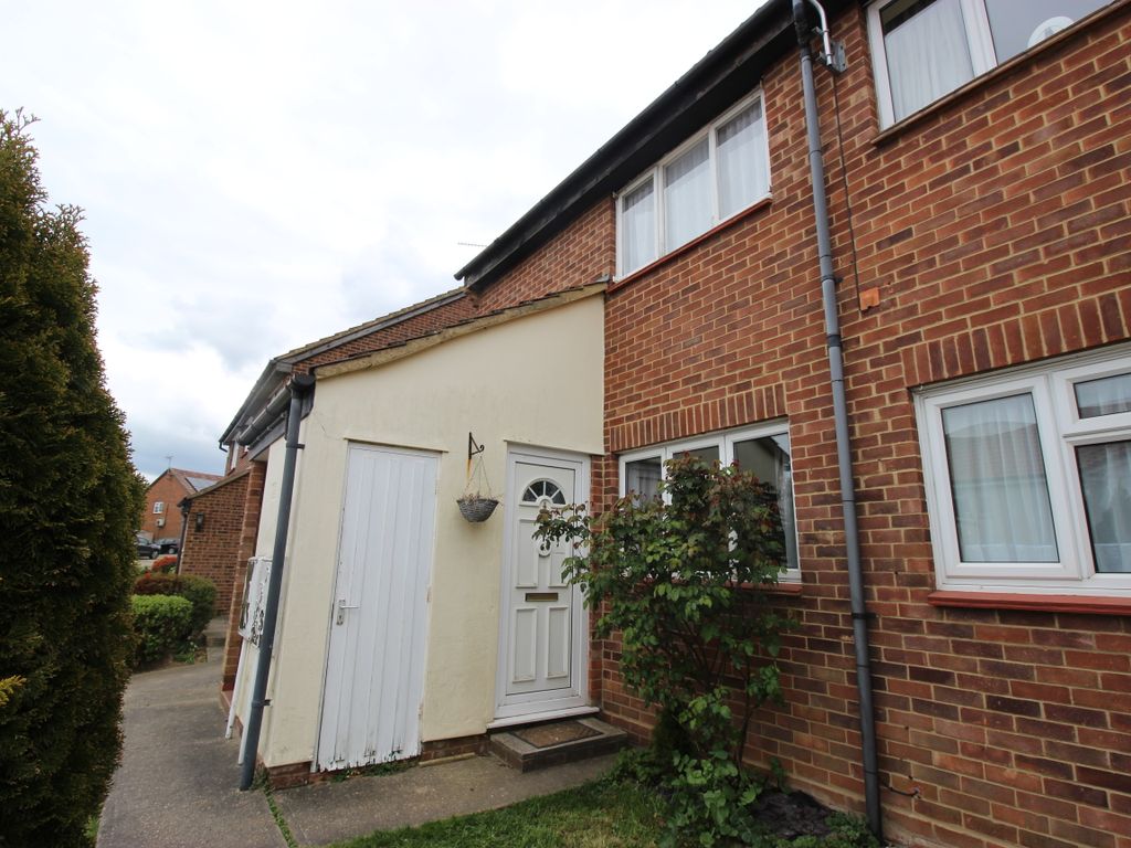 1 bed flat to rent in Buckingham Road, Hockley SS5, £850 pcm Zoopla