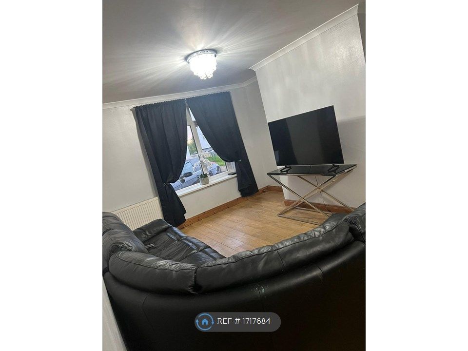 4 bed semidetached house to rent in Jubilee Crescent, Sherburn Hill