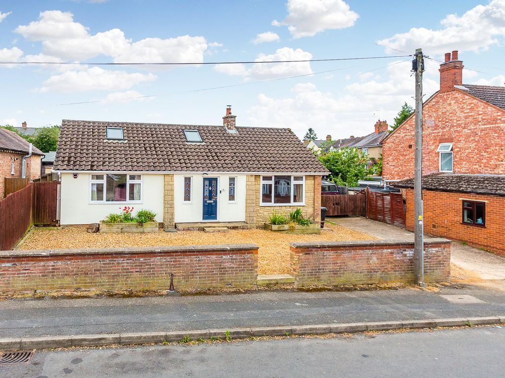 3 bed detached bungalow for sale in Birchall Road, Rushden NN10 Zoopla