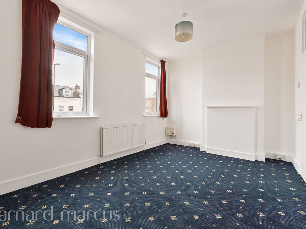1 bed flat to rent in Tooting High Street, London SW17, £1,400 pcm Zoopla