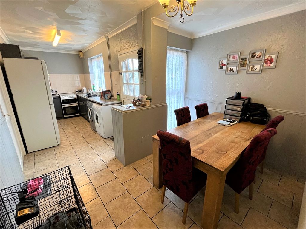 5 bed end terrace house for sale in Saxon Road, Peterborough PE1 Zoopla
