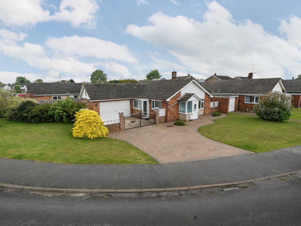 3 bed detached bungalow for sale in Wetherby Crescent, Lincoln