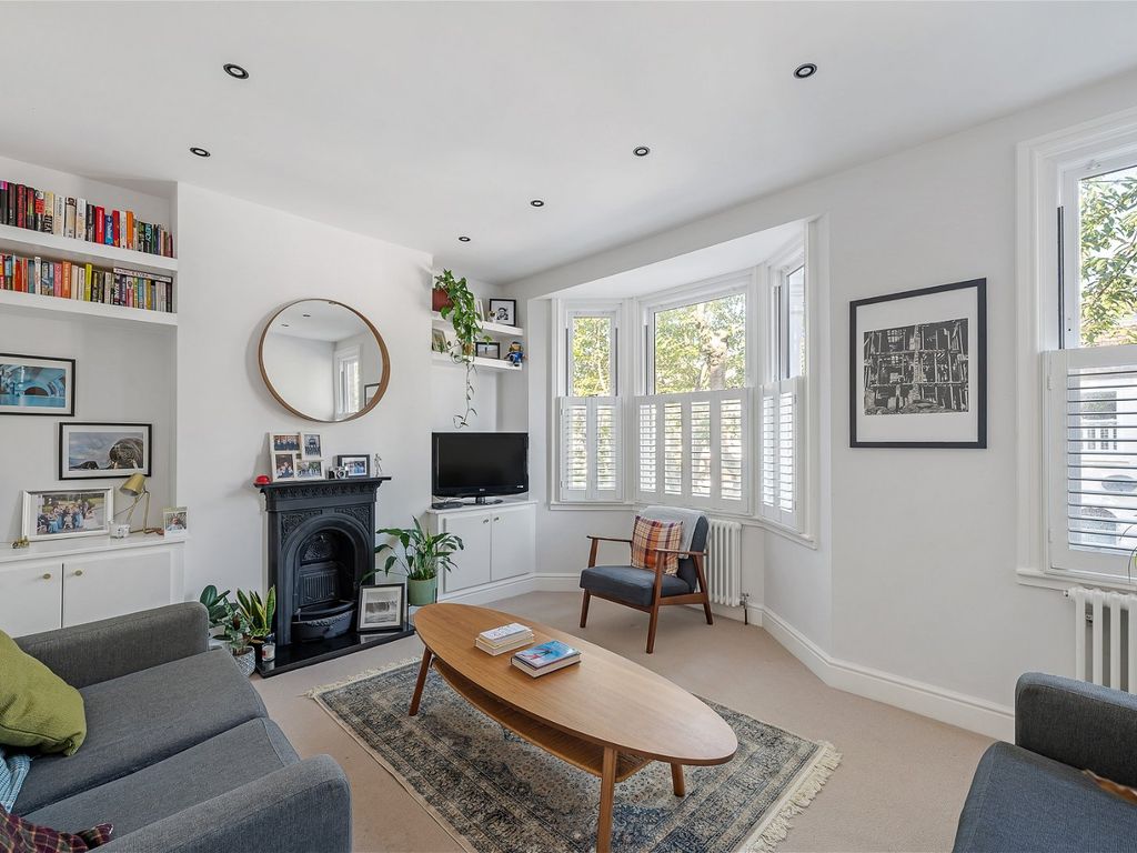 3 bed flat to rent in Steerforth Street, Earlsfield SW18, £3,000 pcm