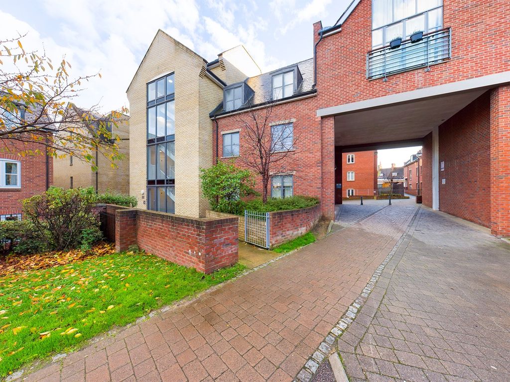 2 bed flat for sale in Coopers Yard, Paynes Park, Hitchin SG5 Zoopla