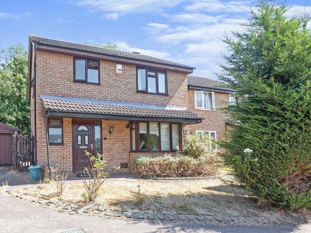 3 bed detached house for sale in Stokenchurch Place, Bradwell Common