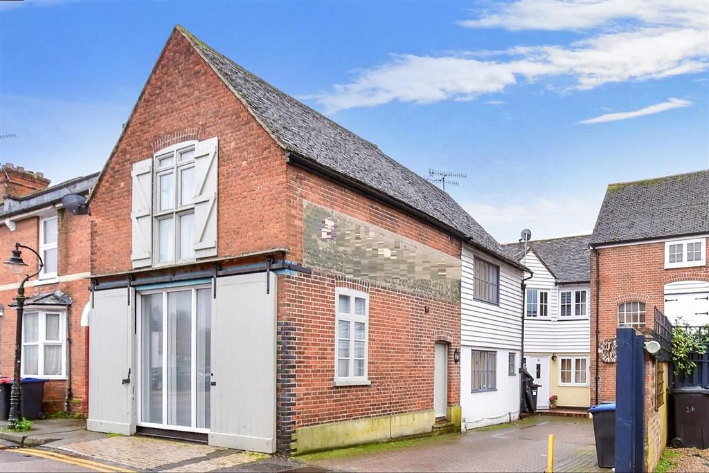 2 bed end terrace house for sale in Tudor Road, Canterbury, Kent CT1, £