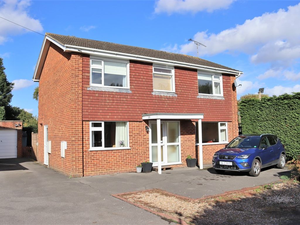 4 bed detached house for sale in Fernhill Road, Farnborough GU14 Zoopla