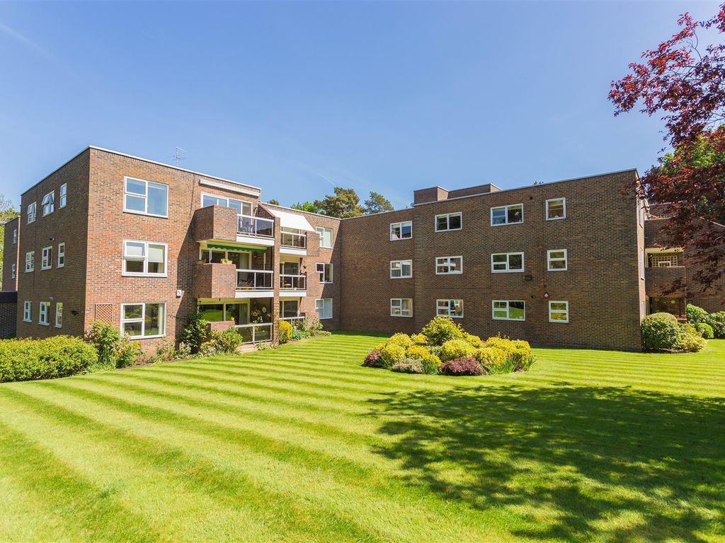 2 bed flat for sale in High Firs, Gills Hill, Radlett WD7, £635,000
