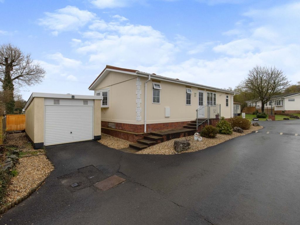 2 bed mobile/park home for sale in Mill On The Mole Residential Park