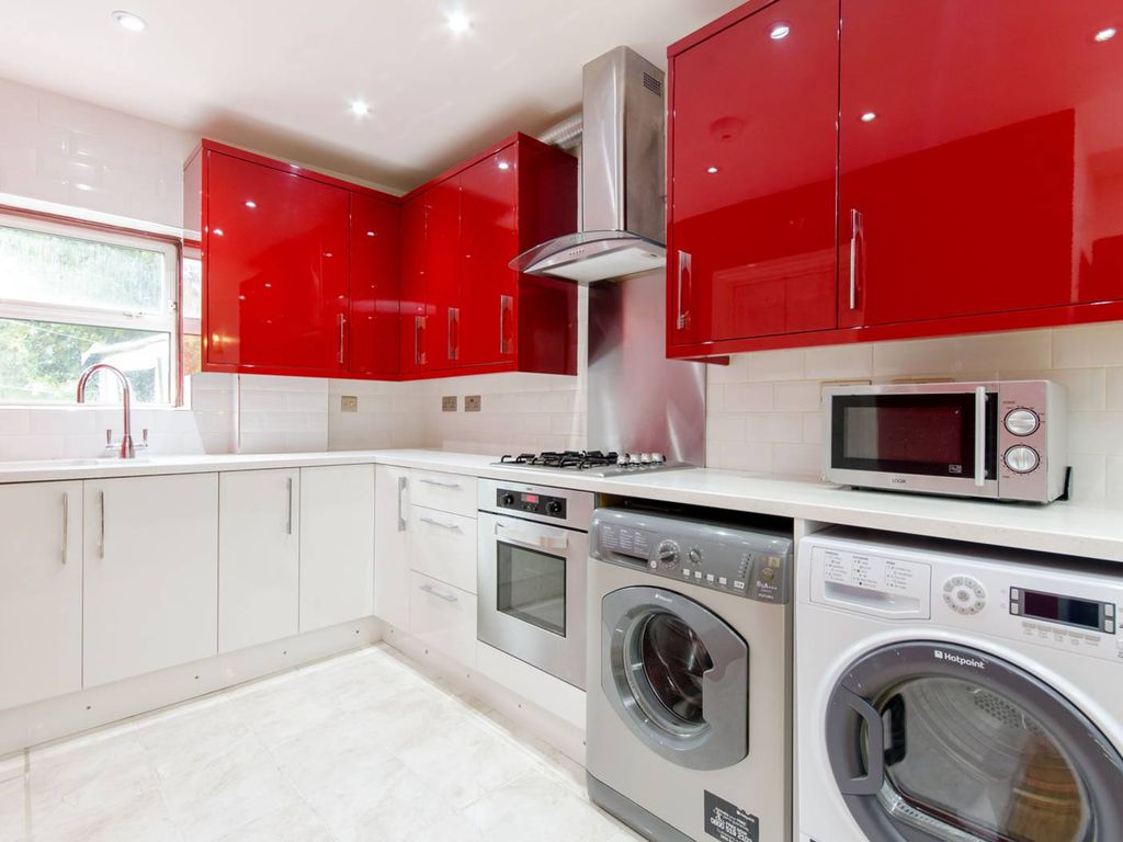 2 bed flat for sale in Sebert Road, Forest Gate, London E7, £425,000