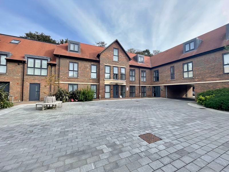 2 bed flat for sale in Frances Drive, Dunstable LU6, £290,000 Zoopla