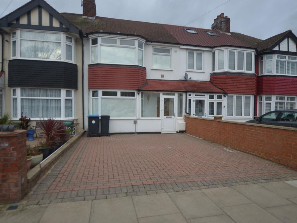 3 bed property to rent in Westerham Avenue, London N9, £2,400 pcm Zoopla