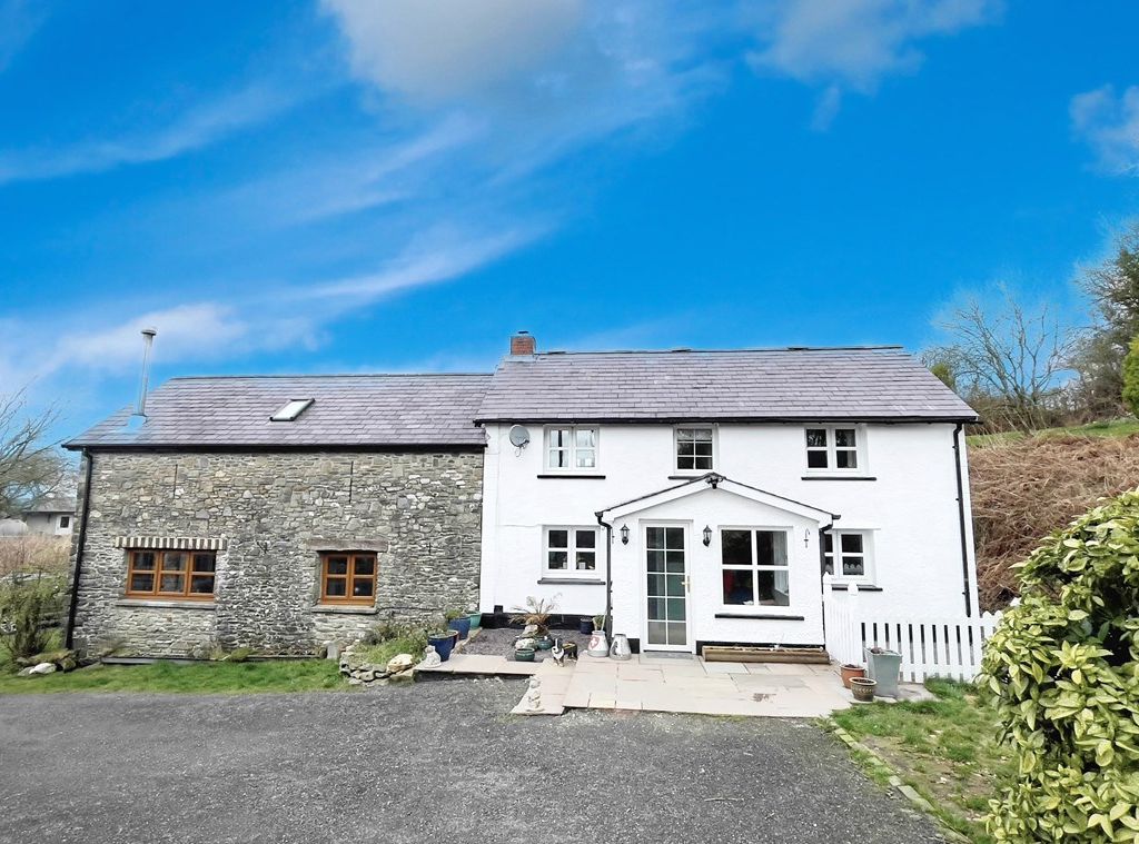 3 bed detached house for sale in Llanllwni, Llanybydder SA40, £849,950 Zoopla