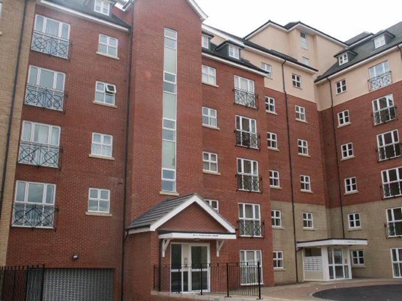 1 bed flat to rent in Brittania House, Palgrave Road, Bedford MK42, £