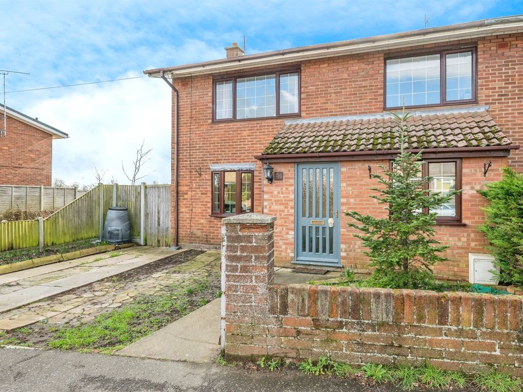 3 bed end terrace house for sale in Oxford Avenue, Gorleston, Great