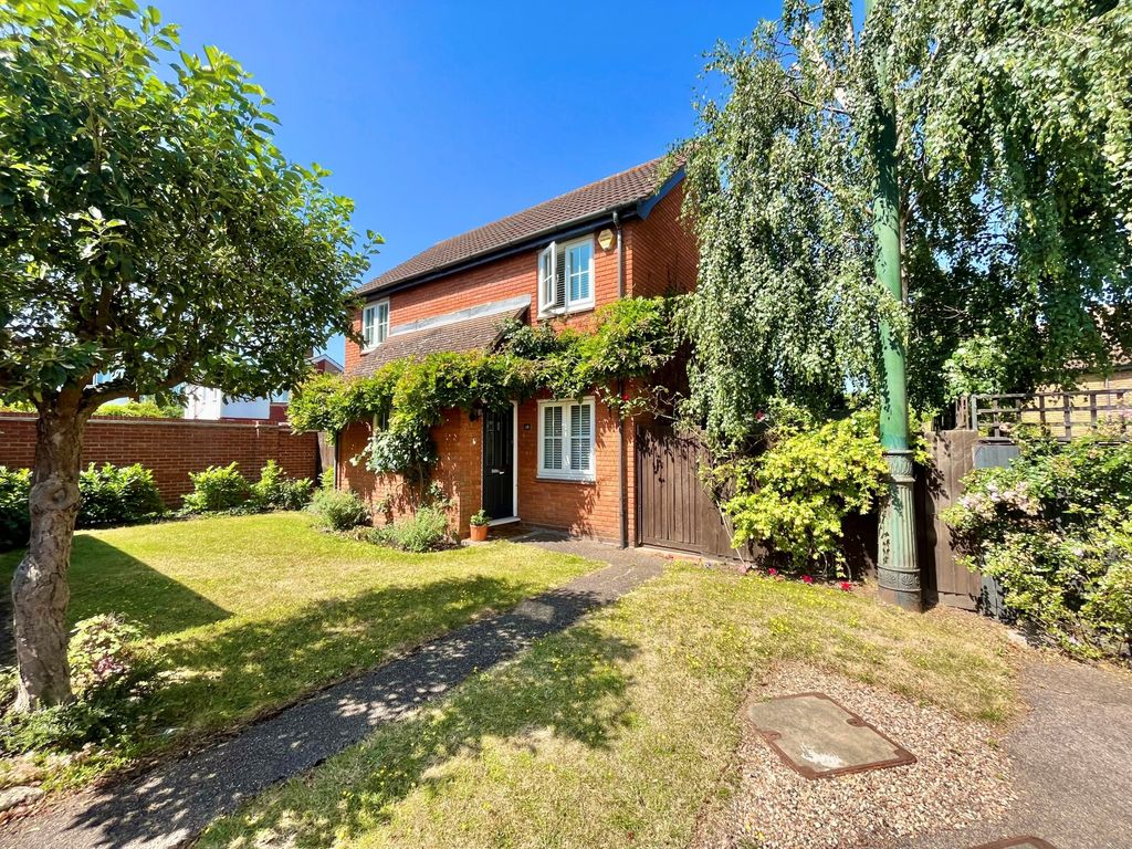 3 bed detached house for sale in Firside Grove, Sidcup DA15, £725,000