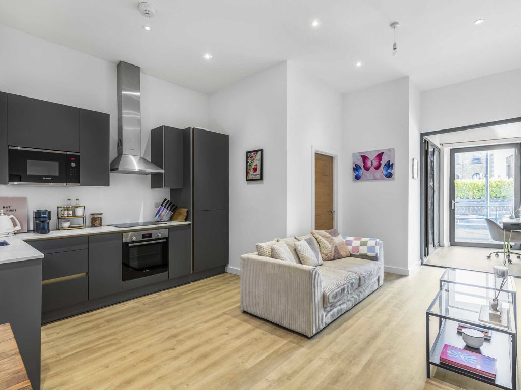 1 bed flat for sale in Balham High Road, London SW12, £415,000 Zoopla