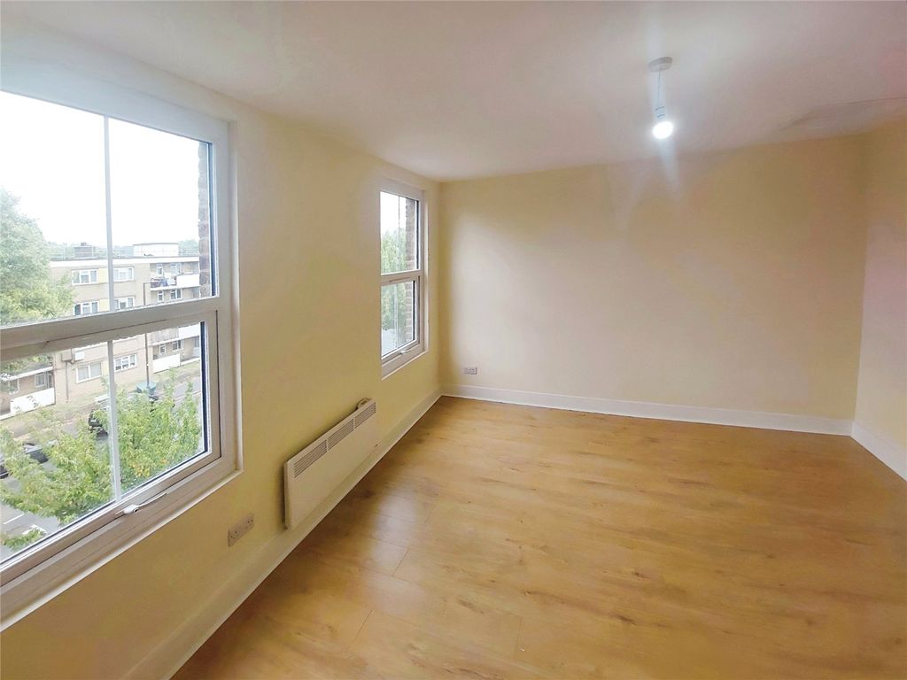 2 bed flat to rent in Rosendale Road, London SE21, £2,050 pcm Zoopla