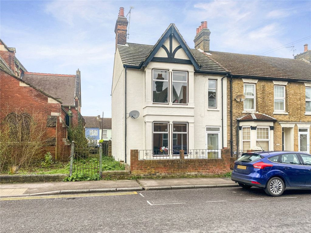 4 bed end terrace house for sale in Park Road, Sittingbourne ME10 Zoopla