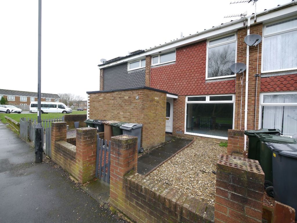 3 bed terraced house to rent in Bellshill Close, Wallsend NE28, £850