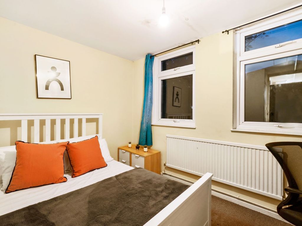 Room to rent in Chippenham Road, London W9, £1,400 pcm Zoopla
