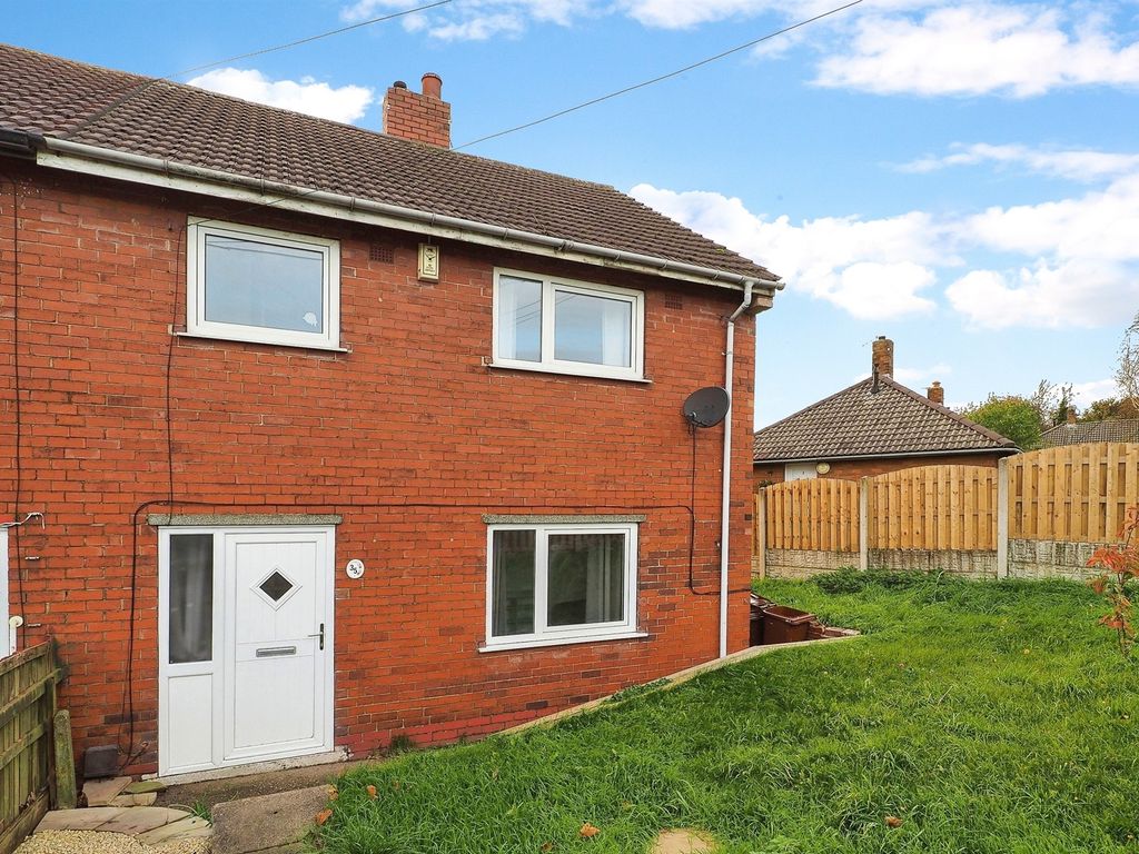 3 bed semidetached house for sale in Hillside Crescent, Brierley