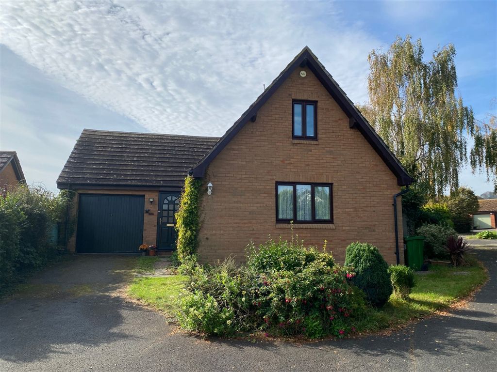 3 bed bungalow for sale in Woodfields, Seaton EX12, £390,000 Zoopla